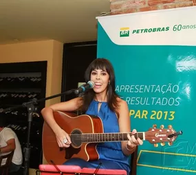 Mônica Bezerra Voz e Violão