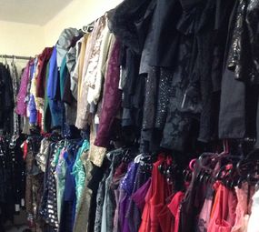 Produzida - Aluguel de Roupas e Acessórios para Festas - Vestidos