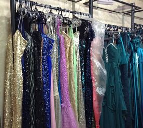 Produzida - Aluguel de Roupas e Acessórios para Festas - Vestidos