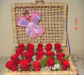 BAU DE ROSAS VERMELHAS