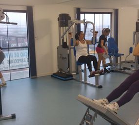 Aparelhos e interior Academia Espaço Fitness