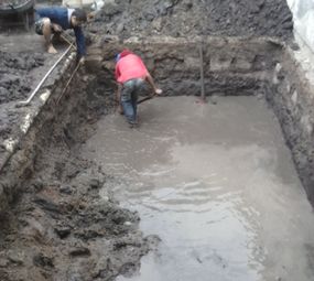 ESCAVANDO PARA INSTALAR UMA PISCINA