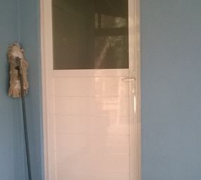 PORTA EM LAMBRI COM VIDRO
