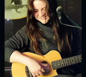 Anna Karolina Salih - Voz e Violão, Duo Acústico e Banda em Curitiba