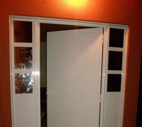 PORTA EM LAMBRI DUPLO COM VIDROS